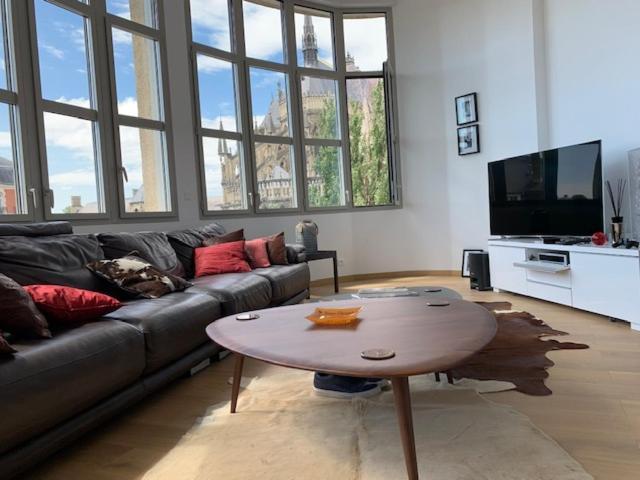 Apartament Loft Des Sacres - Vue Unique Sur La Cathedrale Reims Zewnętrze zdjęcie